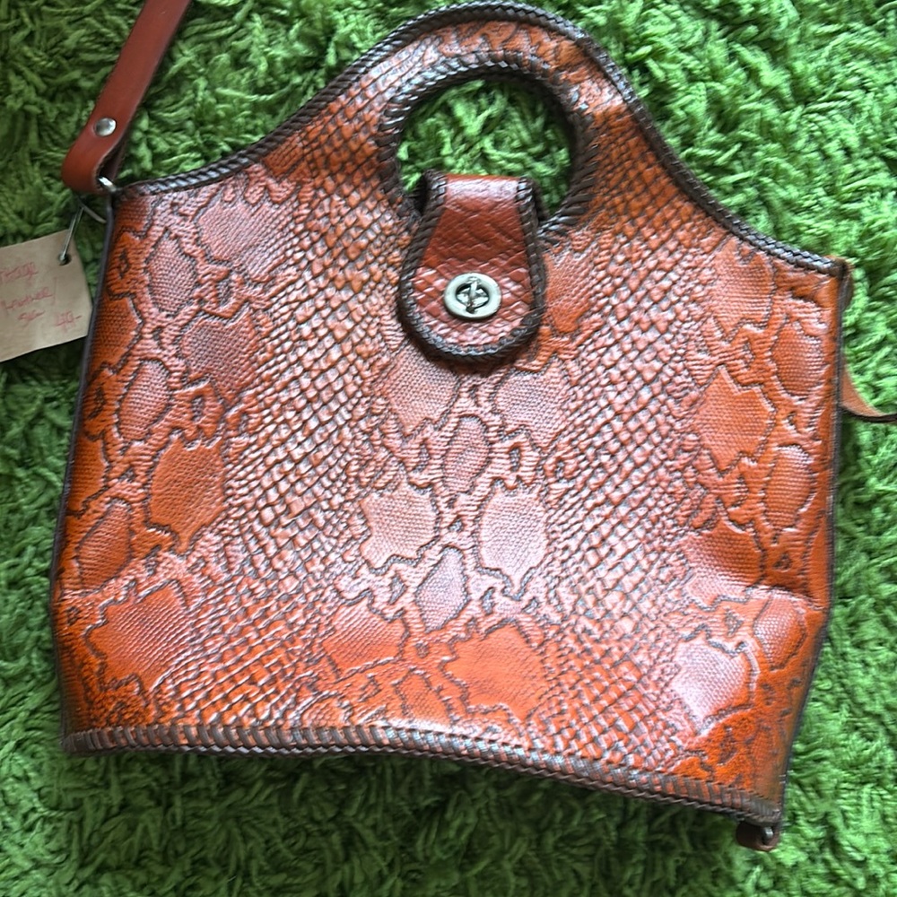 Immuclate vintage 🐊 crocodile clutch/crossbody